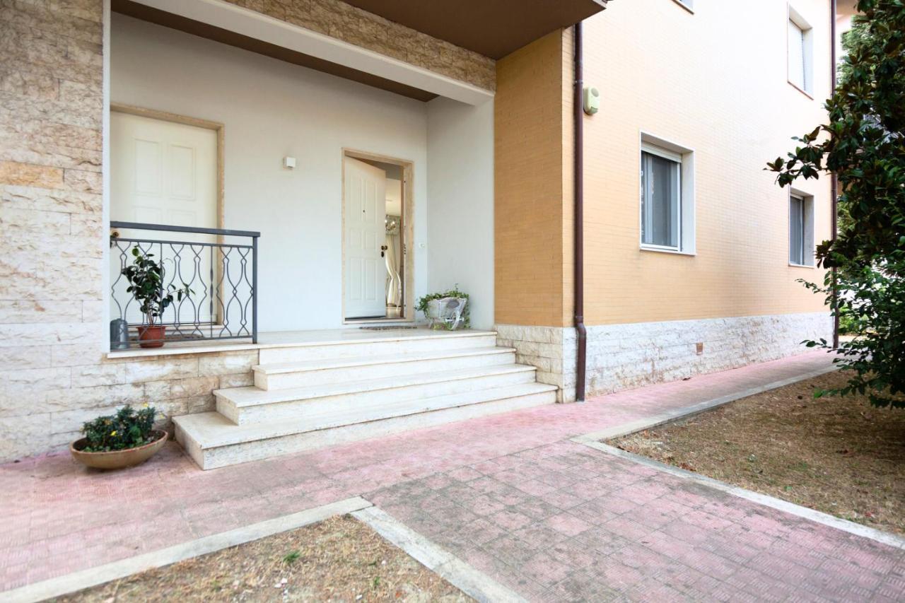 L'Oasi Della Pace - Confortevole E Vicino A Tutto Chiaravalle Marche Exterior foto