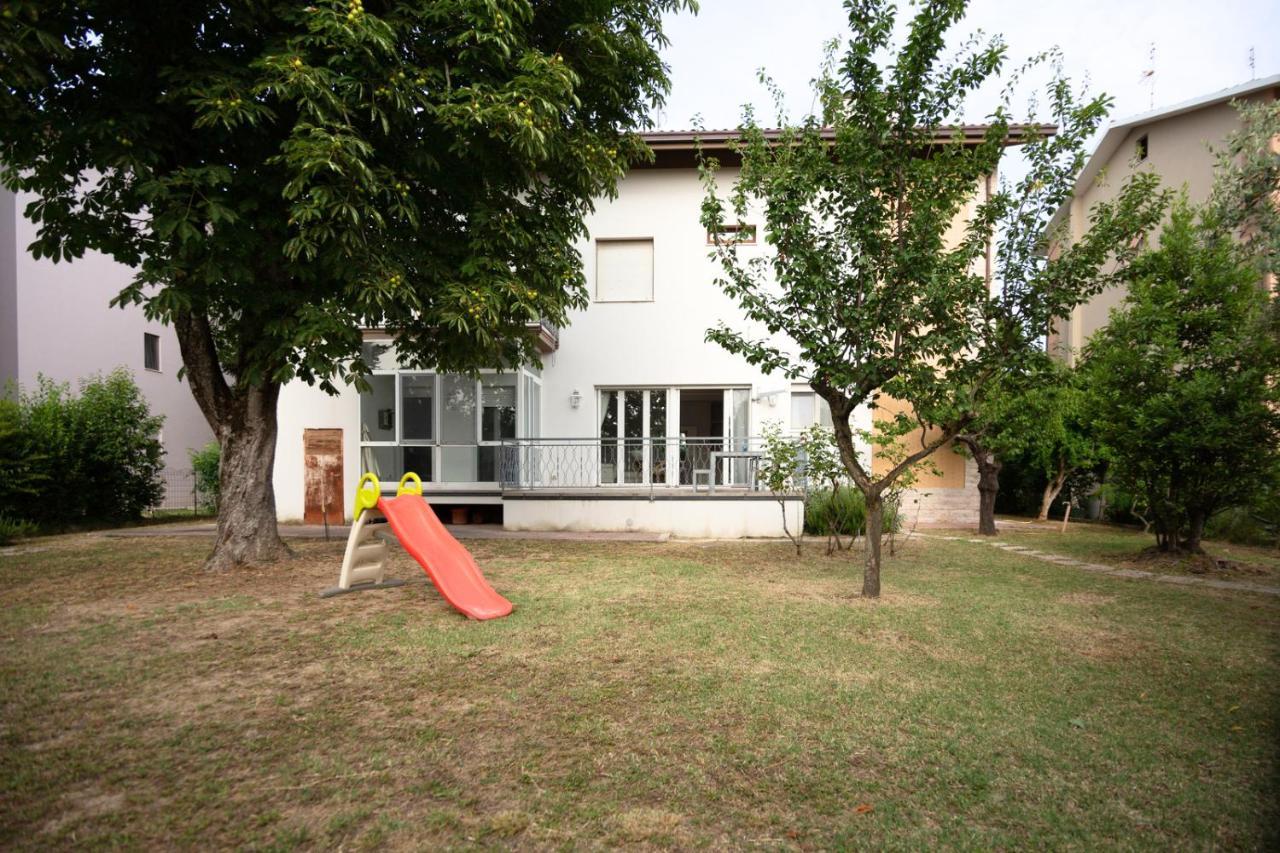 L'Oasi Della Pace - Confortevole E Vicino A Tutto Chiaravalle Marche Exterior foto